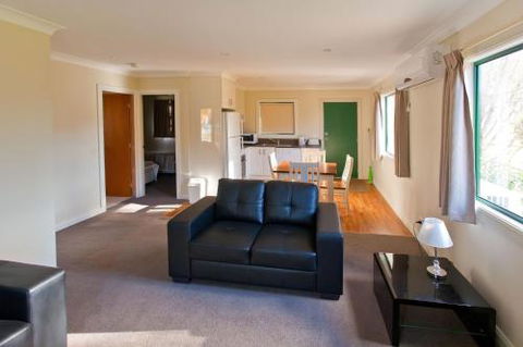 Wagga Wagga Beach Caravan Park - Tourism TAS 4
