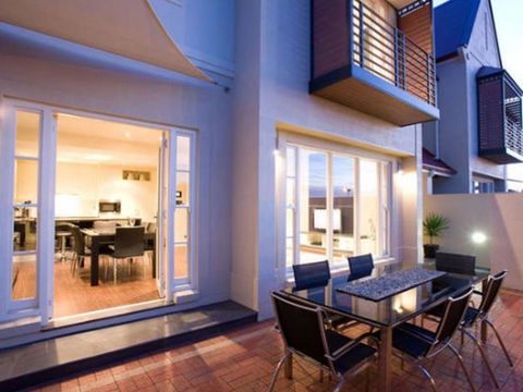 Precinct On Jardine Accommodation - Tourism TAS 2