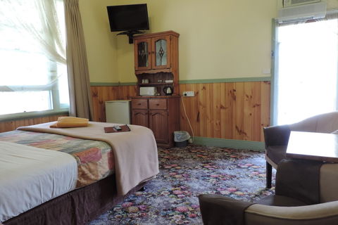 Snug As A Bug Motel - Hobart Tourism 4
