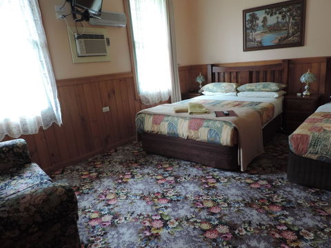 Snug As A Bug Motel - Hobart Tourism 5