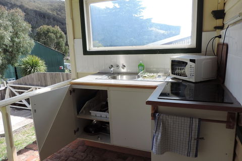 Snug As A Bug Motel - Hobart Tourism 3
