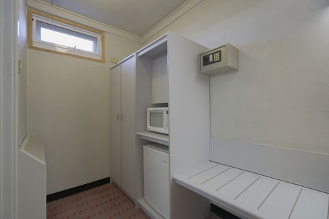 Olympia Motel - Tourism TAS 3