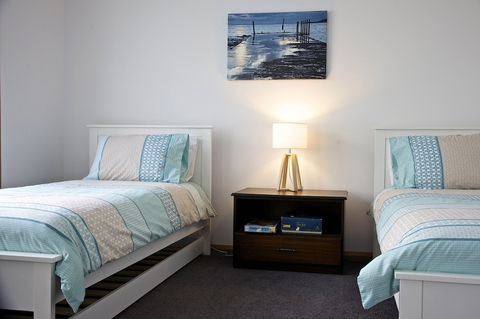 Penguin Beachfront Apartments - Tourism TAS 2