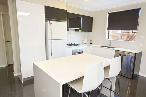 Astina Serviced Apartments Parkside - Tourism TAS 4