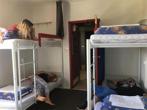 Beachside Backpackers - Hobart Tourism 1