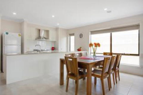 Serviced Houses Point Cook - Tourism TAS 3