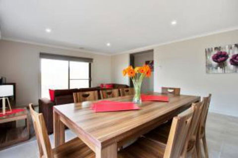Serviced Houses Point Cook - Tourism TAS 2