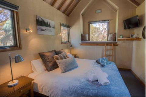 Sharpys Chalet - Hobart Tourism 7