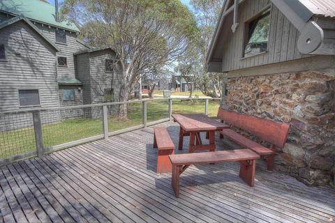 Sharpys Chalet - Hobart Tourism 5
