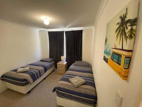 Port Bouvard Beach Holiday Home Mandurah - Tourism TAS 4
