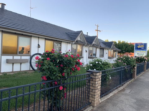 Tudor House Motel - Tourism TAS 3