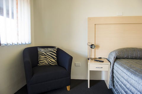 Cherry Blossom Motel - Hobart Tourism 6