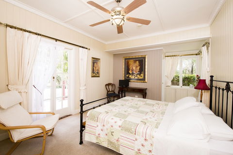 Hilltop On Tamborine - Tourism TAS 3
