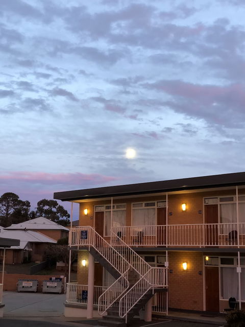 Queanbeyan Motel - Hobart Tourism 0
