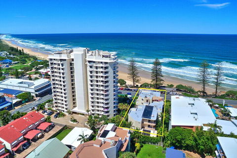 Coolum Baywatch Resort - Hobart Tourism 0