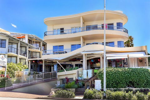 Coolum Baywatch Resort - Hobart Tourism 1