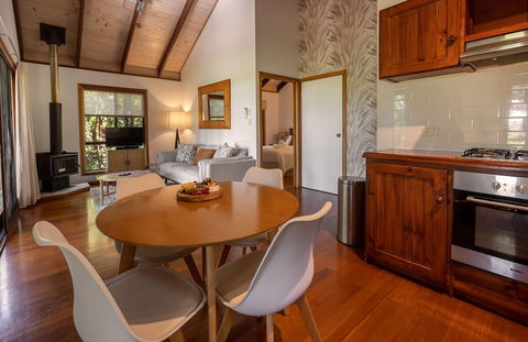 Lake Weyba Cottages - Hobart Tourism 5