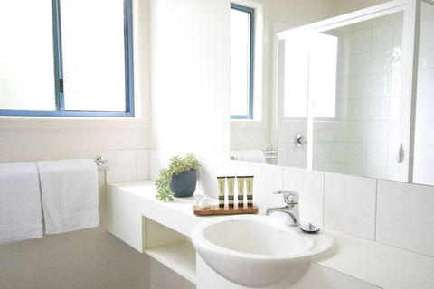 Captains Cove Resort - Hobart Tourism 6