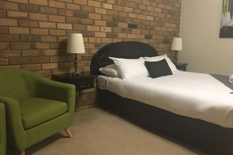 Magdala Motor Lodge & Lakeside Restaurant - Hobart Tourism 3