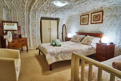 Underground Bed And Breakfast - Tourism TAS 2