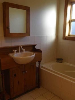 Beachport Retreat Holiday House - Tourism TAS 1