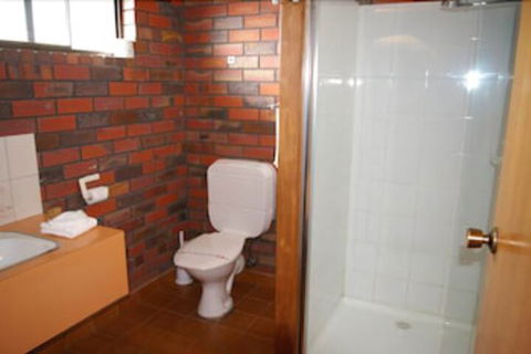 Coorrabin Motor Inn - Tourism TAS 7