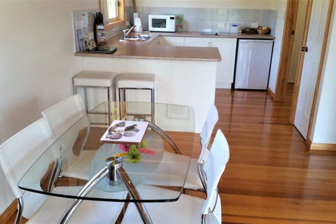 Four Seasons Waterfront Villas - Tourism TAS 4
