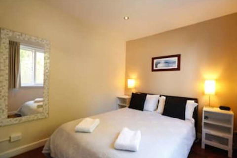 Waikiki Beach Bed & Breakfast - Tourism TAS 7