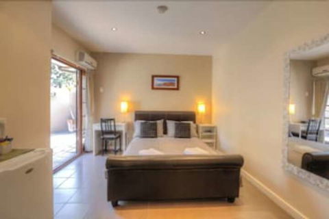 Waikiki Beach Bed & Breakfast - Tourism TAS 5