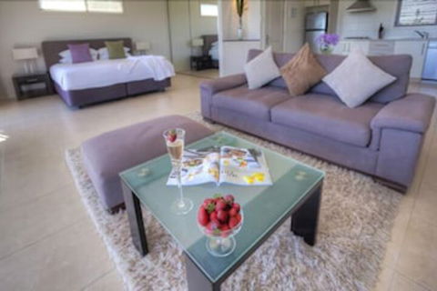 Azjure Studio Retreat - Tourism TAS 4