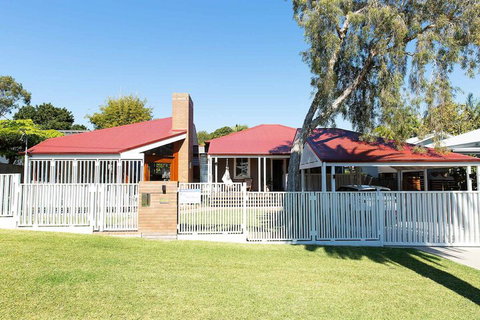 A PERFECT STAY - Bacchus - Hobart Tourism 7