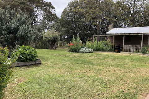 Banksia Park Estate - Hobart Tourism 3