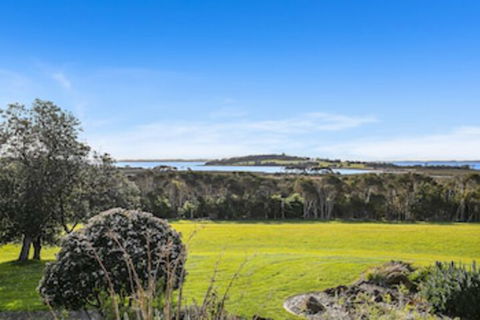 Banksia Park Estate - Hobart Tourism 0
