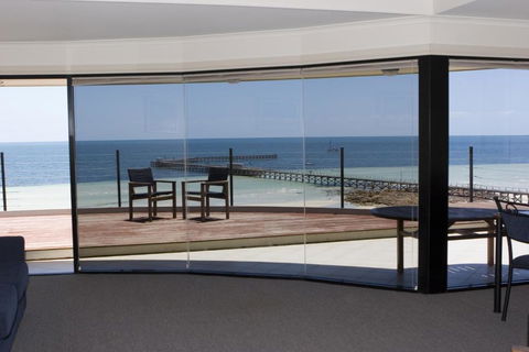 Cliff House Beachfront Villas - Tourism TAS 5