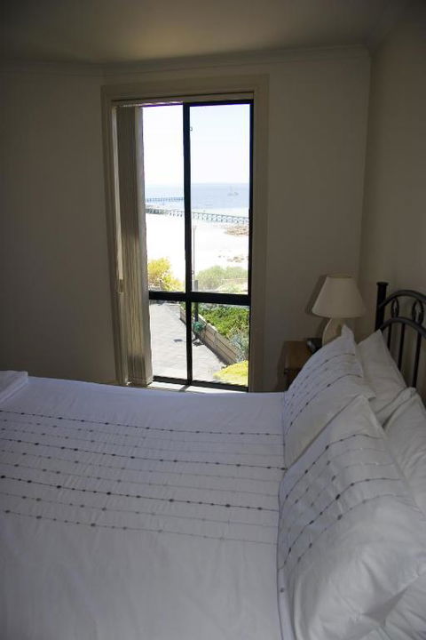 Cliff House Beachfront Villas - Tourism TAS 1