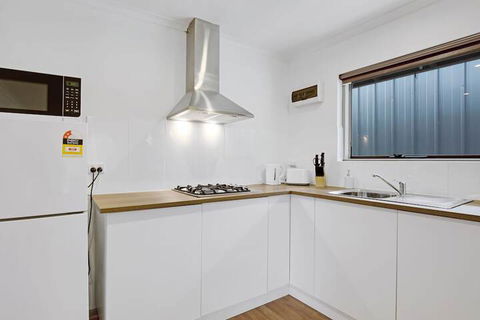 Adelaide Holiday Homes - Tourism TAS 4