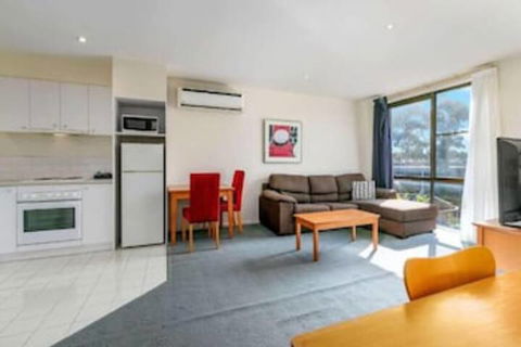 Knox International Hotel & Apartments - Tourism TAS 3