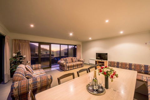 Falls Creek Country Club - Tourism TAS 3