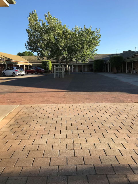 Country Gardens Motor Inn - Hobart Tourism 0