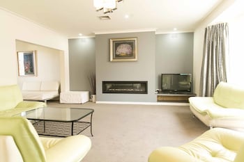 Hawthorn Holiday House - Tourism TAS 3