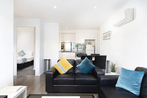 RNR Serviced Apartments North Melbourne - Tourism TAS 5