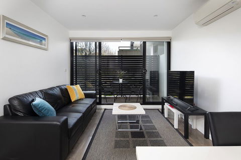 RNR Serviced Apartments North Melbourne - Tourism TAS 3