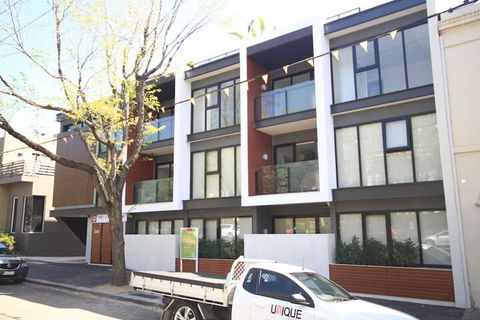 RNR Serviced Apartments North Melbourne - Tourism TAS 1