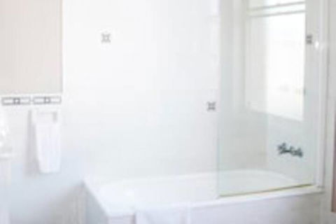 Imperial Hotel Cowra - Tourism TAS 4