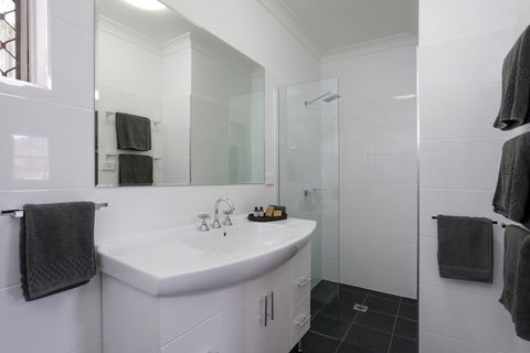 Cadman Motor Inn & Apartments - Tourism TAS 5