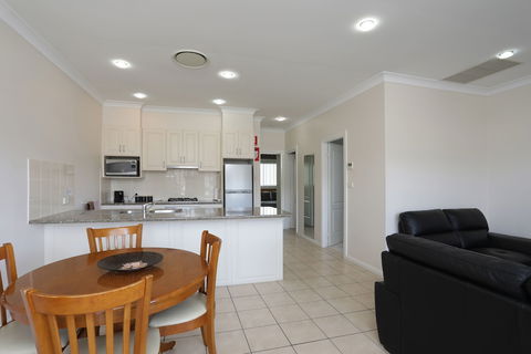 Cadman Motor Inn & Apartments - Tourism TAS 4