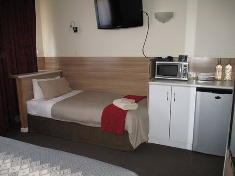 Kaniva Midway Motel - Hobart Tourism 1