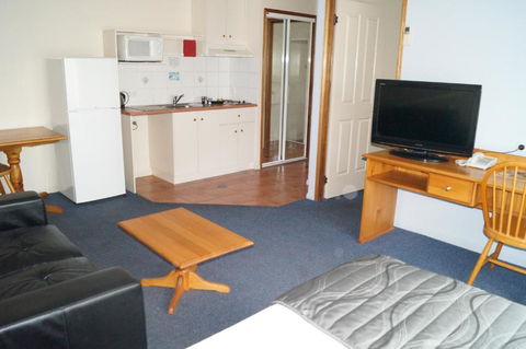 Asters On James Motor Inn - Tourism TAS 3