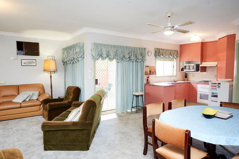 Bristol House Accommodation - Hobart Tourism 3
