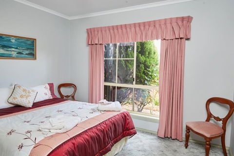 Bristol House Accommodation - Hobart Tourism 6